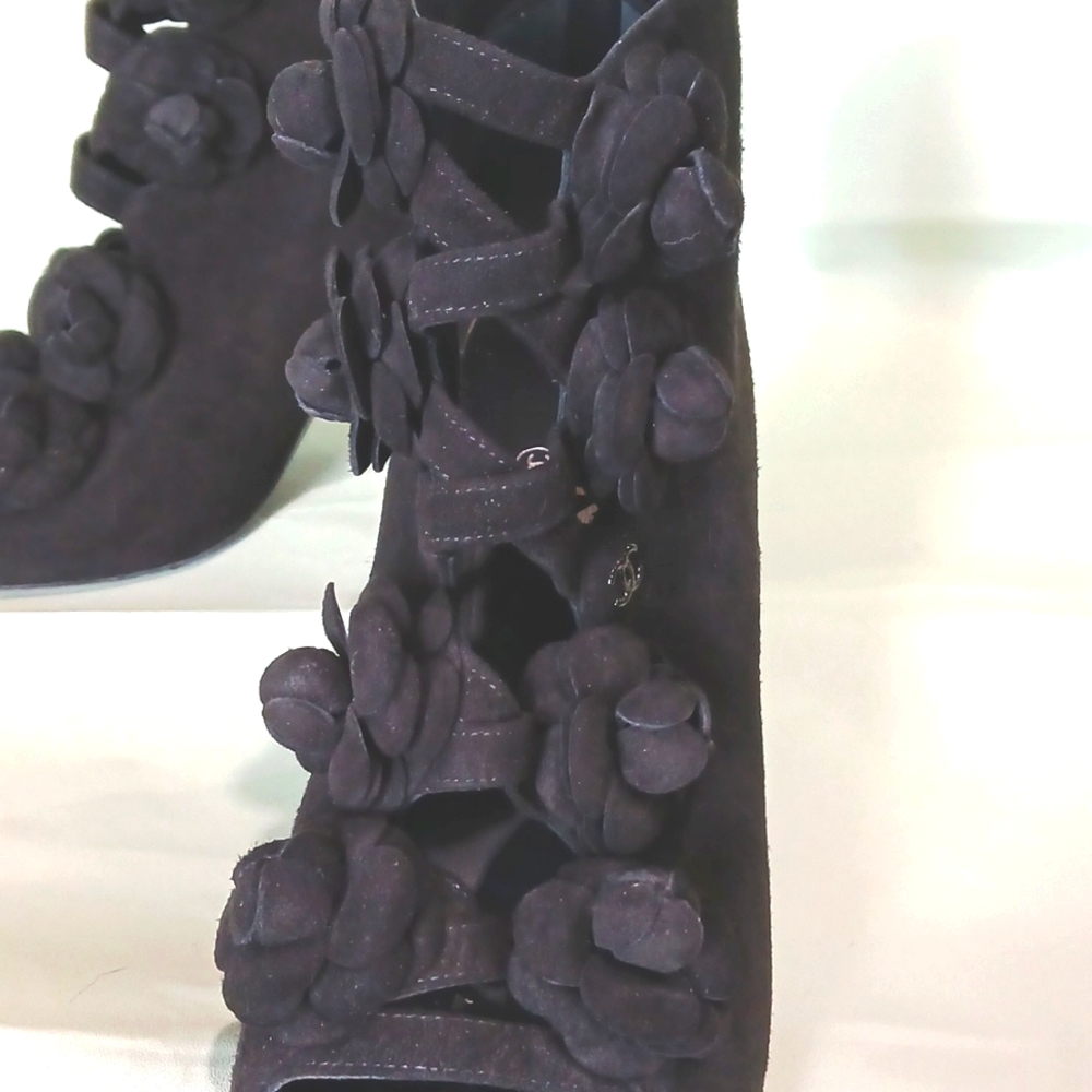 🖤 CHANEL 2017 Camellia Black Suede Peep Toe Boots CC Logo Karl Lagerfeld 38.5 - Picture 7 of 13